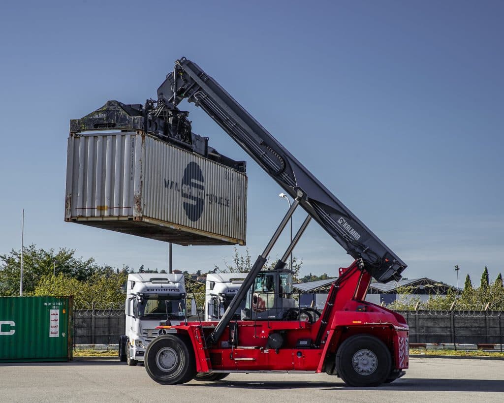 La manutention des conteneurs citernes : un savoir-faire clé chez Transports Jontrans
